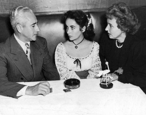 elizabeth_taylor_with_parents_at_stork_club_1947