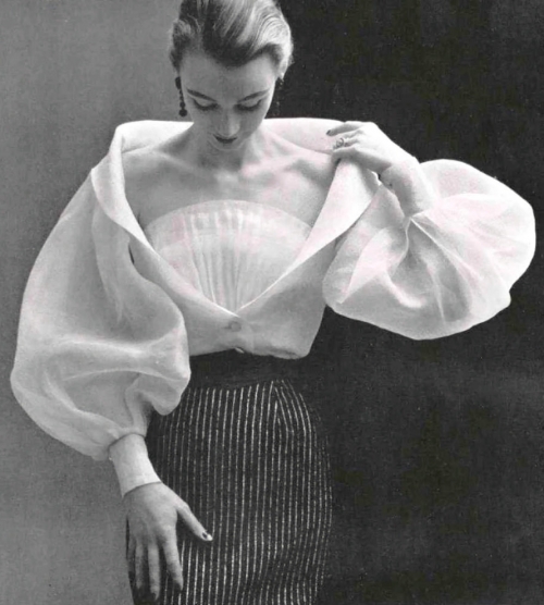 Hubert de Givenchy's white organdy blouse with wide sleeves, deep décoletté is crossed by a modesty fan pleat. Photo Phiippe Pottier, 1952