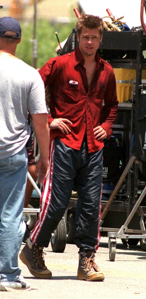 On-Set-July-5-1998-tyler-durden-26310287-916-1868
