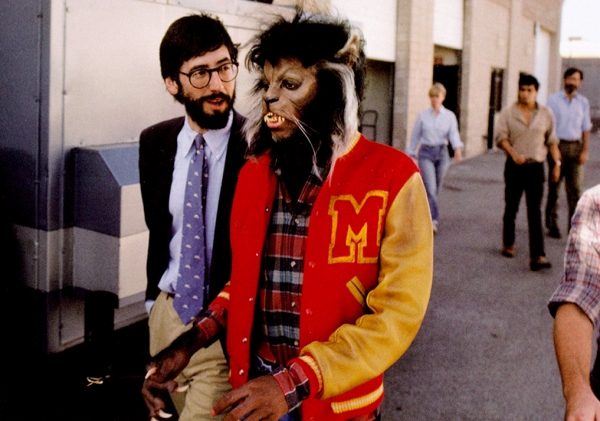 behind-the-scenes-in-the-making-of-thriller-michael-jackson-33375223-500-373e